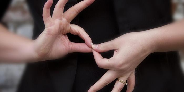 لغة الإشارة 1 ( كلمات و مفردات أساسية )